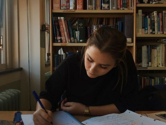 Recursos para docentes: cómo transformar la teoría en una experiencia participativa